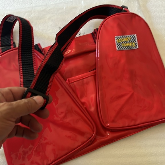 Brand new vintage Looney Toons Taz NASCAR medium Duffle Nag - Picture 6 of 7